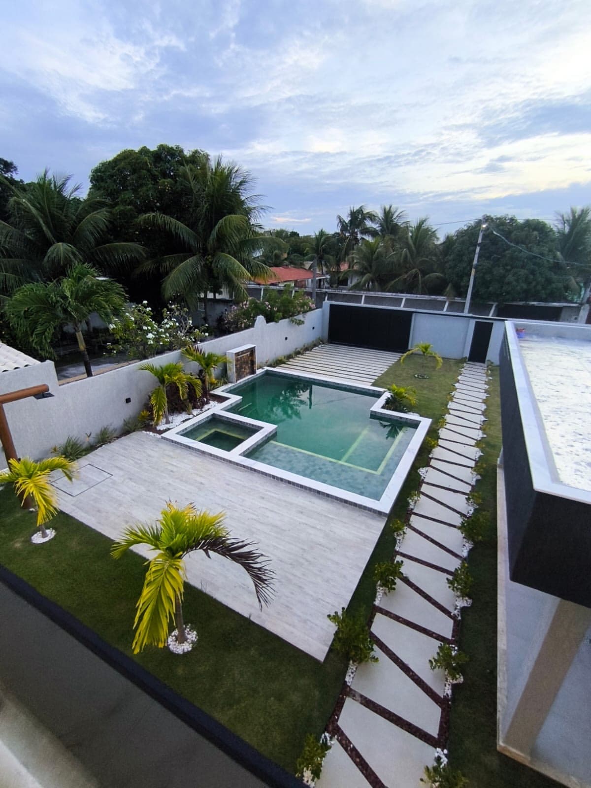 Concrete pool